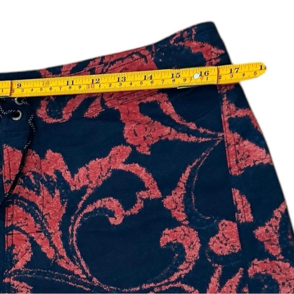 Patagonia Wavefarer Blue & Red Quick Drying Drawstring Board Shorts. Size 34. - Picture 4 of 9